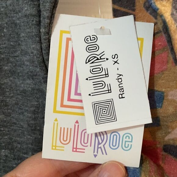 (5/$25) LuLaRoe Geometric/Aztec Print Gray Randy 3/4 top - Picture 4 of 9